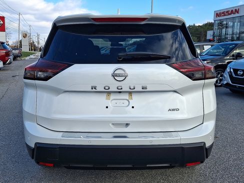 Certified 2025 Nissan Rogue SV image 5