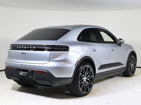 Certified 2025 Porsche Macan Electric image 7