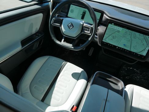 Used 2023 Rivian R1T Adventure image 9