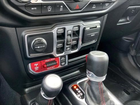 Used 2021 Jeep Gladiator Rubicon w/ LED Lighting Group AWD/4WD image 33
