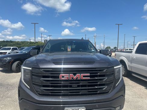 Used 2025 GMC Sierra 1500 Elevation w/ Elevation Premium Package AWD/4WD image 9