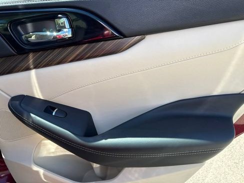 Used 2016 Nissan Maxima Platinum FWD image 47