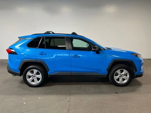 Used 2019 Toyota RAV4 LE w/ Carpet Mat Package AWD/4WD image 2