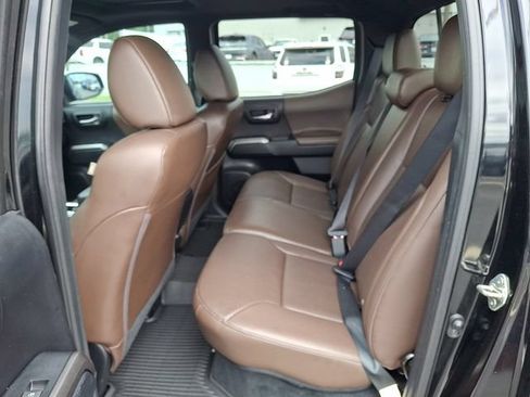 Used 2018 Toyota Tacoma Limited AWD/4WD image 8