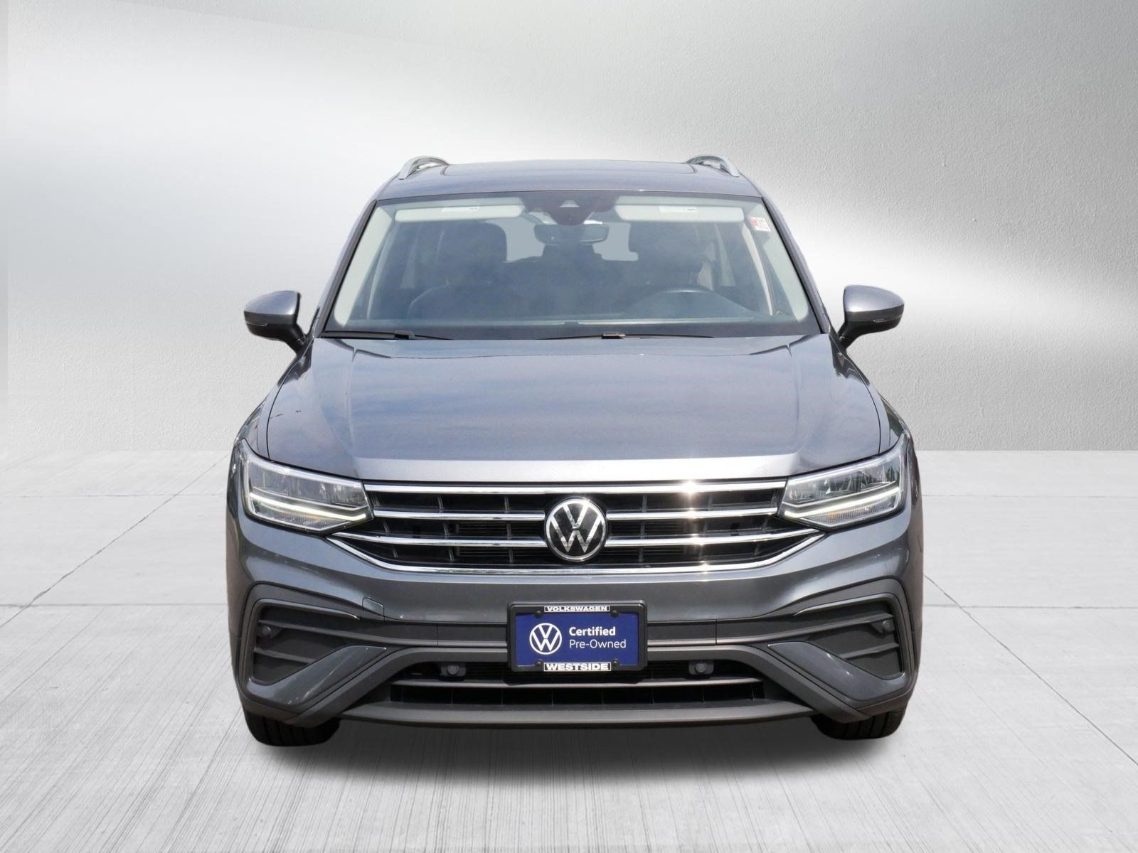 Certified 2023 Volkswagen Tiguan SE w/ Panoramic Sunroof Package AWD/4WD image 2