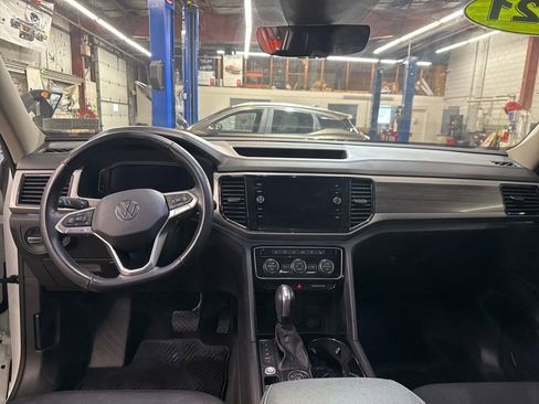 Used 2021 Volkswagen Atlas SEL Premium image 13