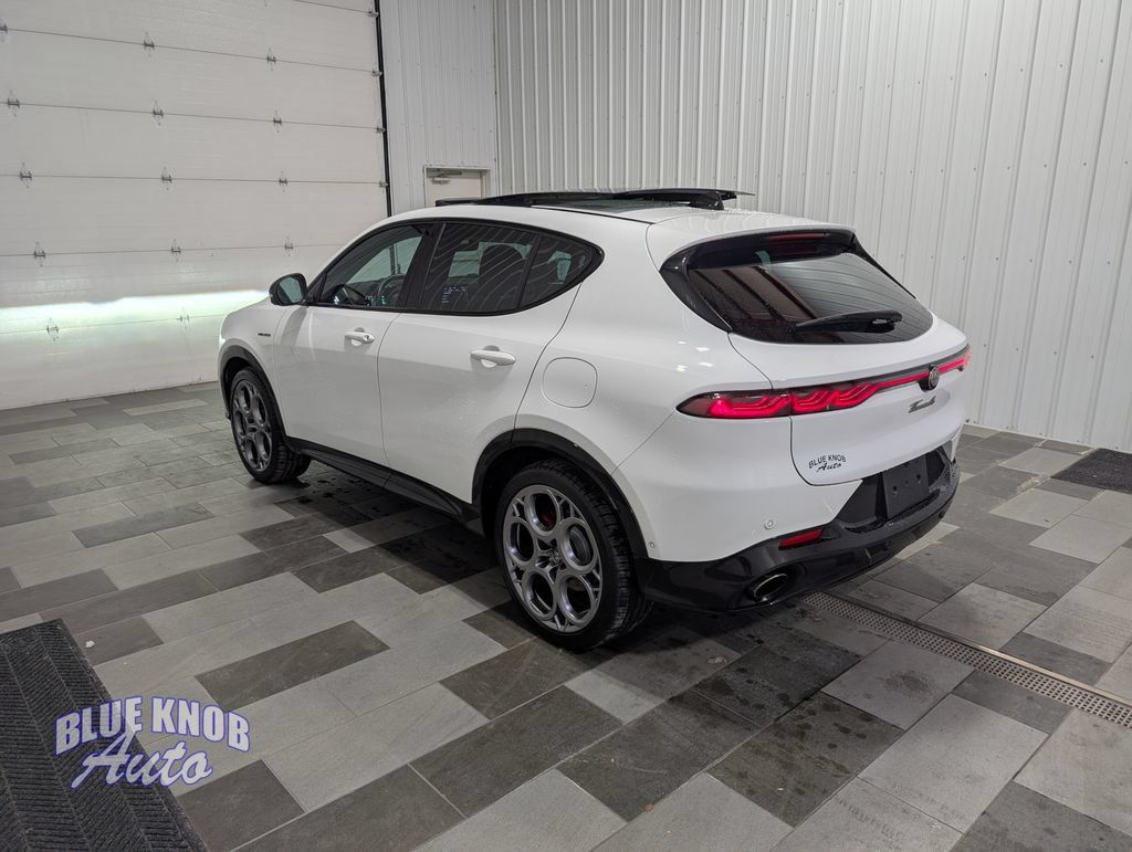 Used 2024 Alfa Romeo Tonale Veloce AWD/4WD image 2
