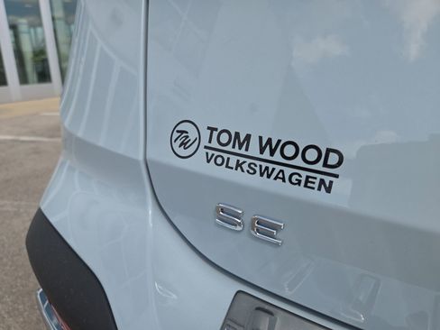 New 2026 Volkswagen Taos SE FWD image 6