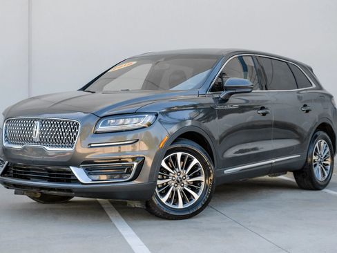 Used 2019 Lincoln Nautilus Select FWD image 12