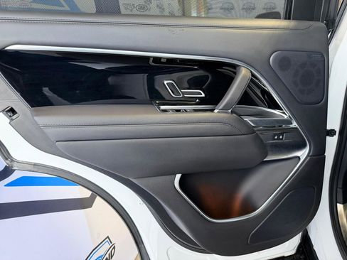 Used 2023 Land Rover Range Rover SE image 17