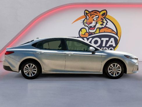 Used 2025 Toyota Camry LE FWD image 4