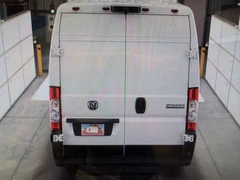 Used 2025 RAM ProMaster 2500 w/ Convenience Group FWD image 4