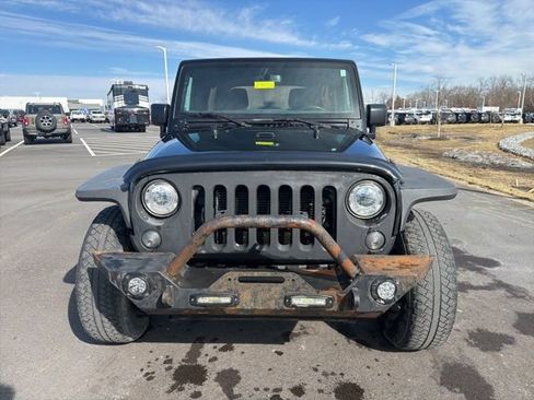 Used 2017 Jeep Wrangler Unlimited Sahara w/ Connectivity Group image 11