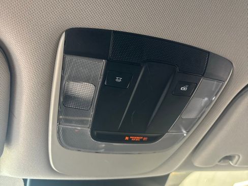 Used 2023 Kia Sorento LX image 9