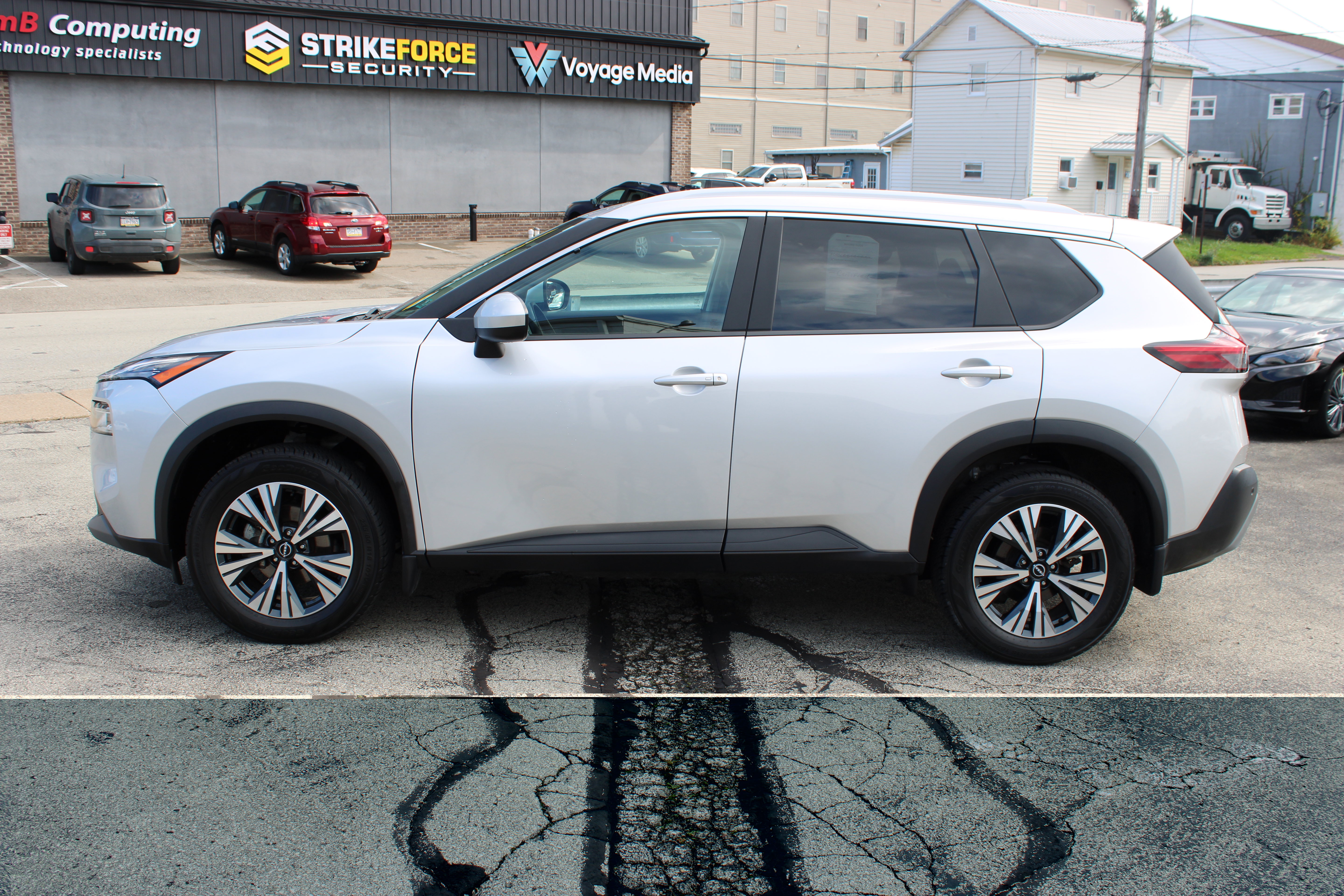 Certified 2023 Nissan Rogue SV w/ SV Premium B Package AWD/4WD image 2