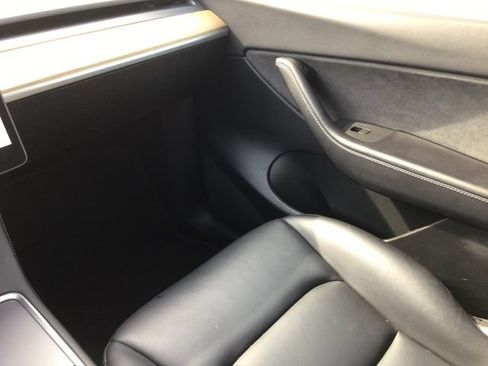Used 2022 Tesla Model Y Long Range AWD/4WD image 28
