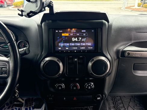 Used 2017 Jeep Wrangler Sport AWD/4WD image 18
