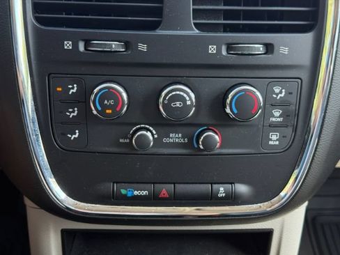 Used 2017 Dodge Grand Caravan SE w/ Power Window Group FWD image 31