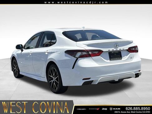 Used 2024 Toyota Camry SE FWD image 8