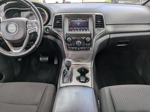 Used 2018 Jeep Grand Cherokee Laredo RWD image 17
