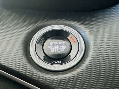 Used 2024 Jeep Grand Cherokee L Laredo image 27