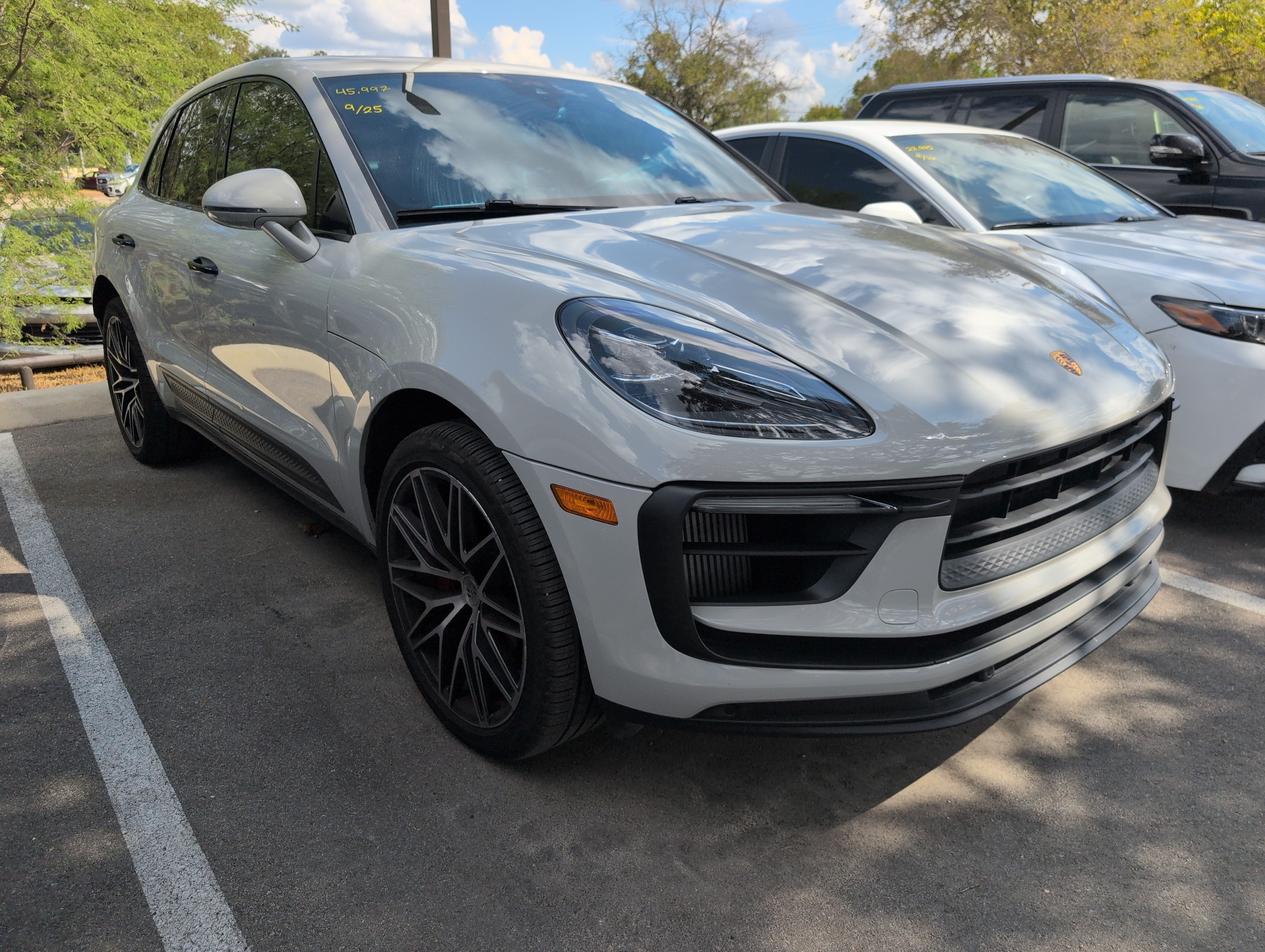Used 2022 Porsche Macan S AWD/4WD image 2