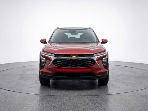 Used 2025 Chevrolet TrailBlazer LT FWD image 2