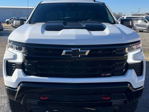 Used 2025 Chevrolet Silverado 1500 LT Trail Boss w/ Convenience Package II AWD/4WD image 3