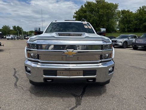 Used 2019 Chevrolet Silverado 2500 LT w/ LT Convenience Package AWD/4WD image 2