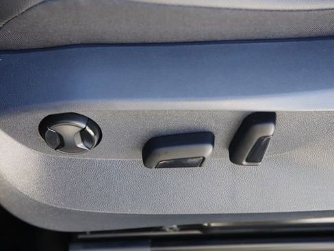 Used 2022 Volkswagen Tiguan SE image 13