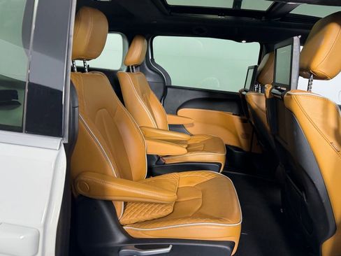 Used 2022 Chrysler Pacifica Pinnacle image 32