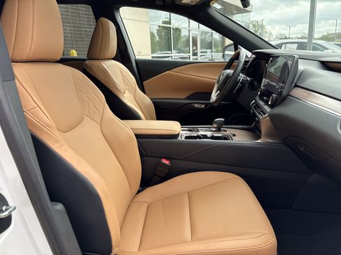 Used 2024 Lexus RX 350h w/ Accessory Package (Z1) image 33