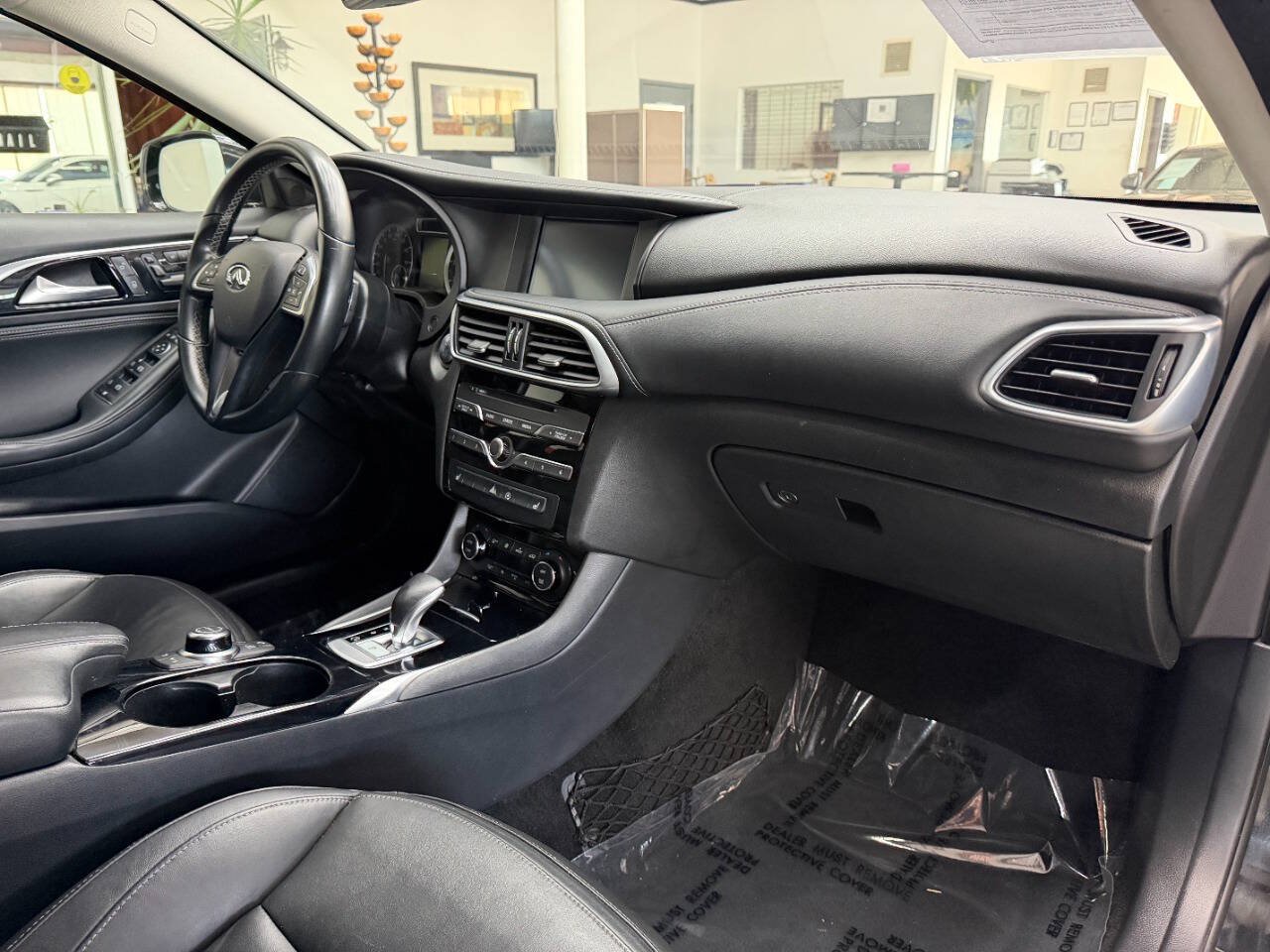 Used 2018 INFINITI QX30 FWD image 19