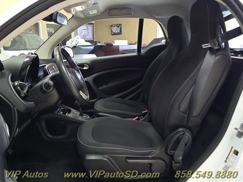 Used 2018 smart fortwo electric drive RWD image 11