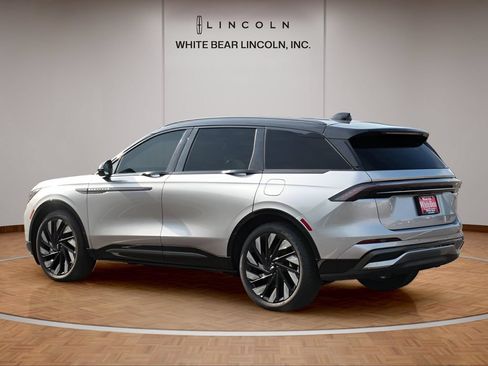 Used 2025 Lincoln Nautilus Reserve AWD/4WD image 7
