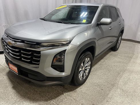 Used 2025 Chevrolet Equinox LT AWD/4WD image 4