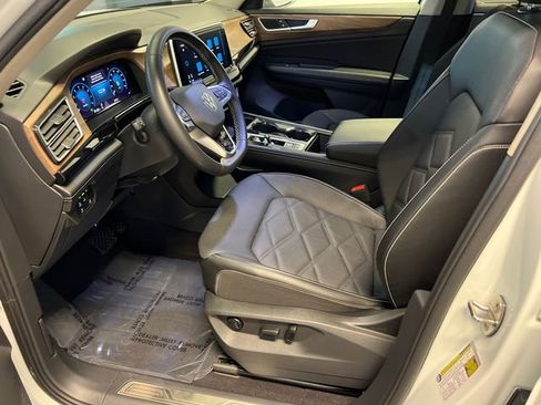 Certified 2024 Volkswagen Atlas SE w/ Black Wheel Package FWD image 7