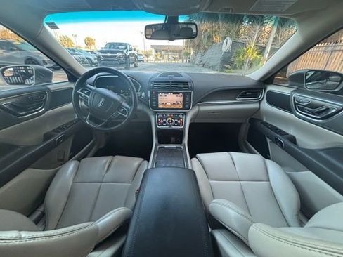 Used 2017 Lincoln Continental Premiere image 16
