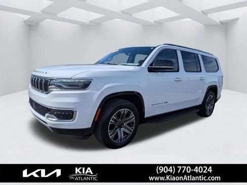 Used 2024 Jeep Wagoneer L Series II RWD image 7