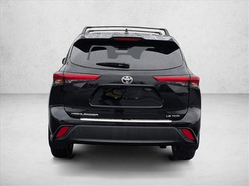 Used 2023 Toyota Highlander LE image 7