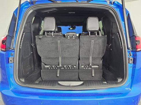 New 2026 Chrysler Pacifica Limited w/ Uconnect Theater Family Group image 16