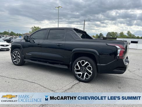 New 2024 Chevrolet Silverado EV RST image 5