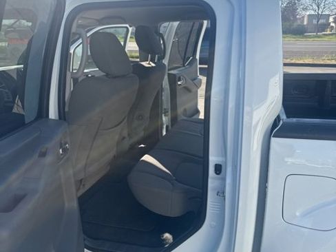 Used 2019 Nissan Frontier SV image 6