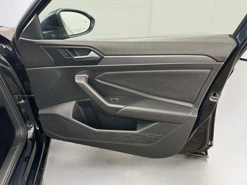 Used 2024 Volkswagen Jetta SE FWD image 33