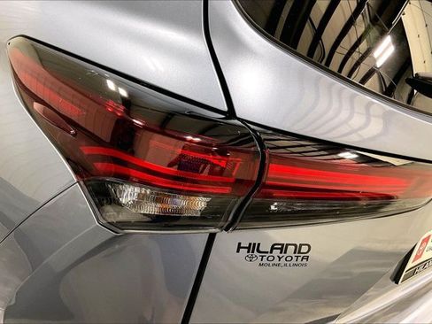 Certified 2024 Toyota Highlander XLE AWD/4WD image 31