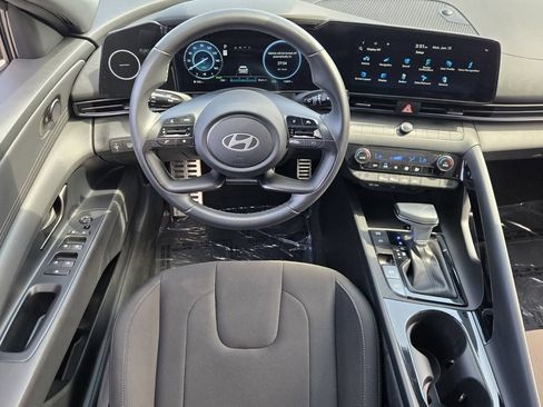 Certified 2025 Hyundai Elantra SEL FWD image 13