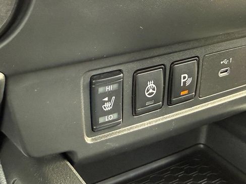 Used 2025 Nissan Frontier SV w/ SV Convenience Package AWD/4WD image 29