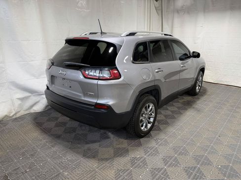 Used 2019 Jeep Cherokee Latitude Plus AWD/4WD image 6