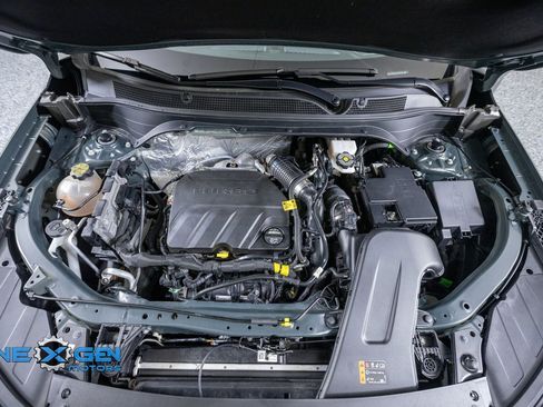 Used 2025 Chevrolet Trax LT FWD image 48