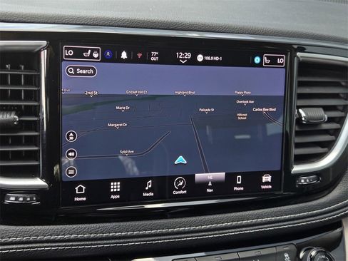 Used 2022 Chrysler Pacifica Limited w/ Uconnect Theater Family Group image 18